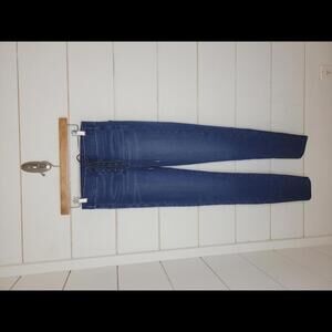 American Eagle Outfitters size 2 blue denim jeggings. Rock star.